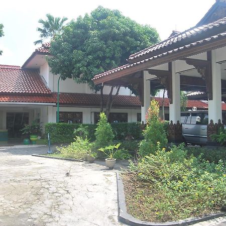 Sadinah Sahid Josodipuro Hotel Colomadu Buitenkant foto