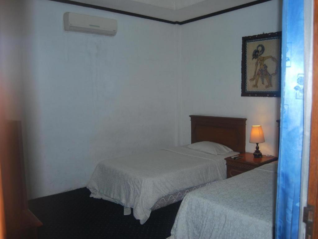 Sadinah Sahid Josodipuro Hotel Colomadu Buitenkant foto