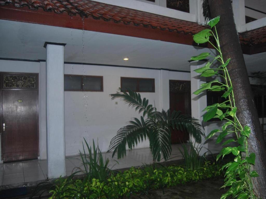 Sadinah Sahid Josodipuro Hotel Colomadu Buitenkant foto