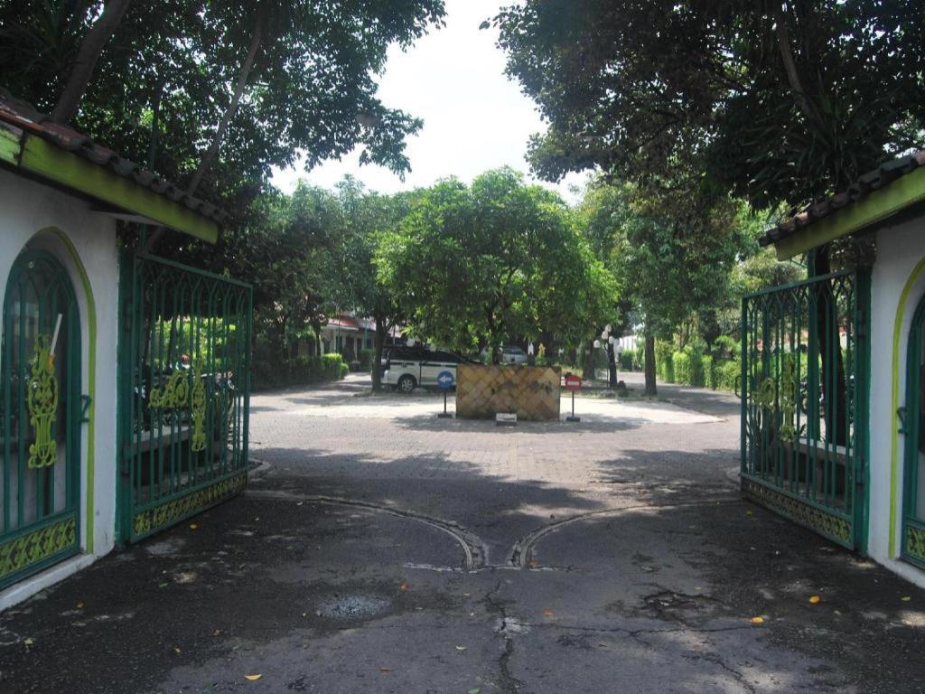 Sadinah Sahid Josodipuro Hotel Colomadu Buitenkant foto