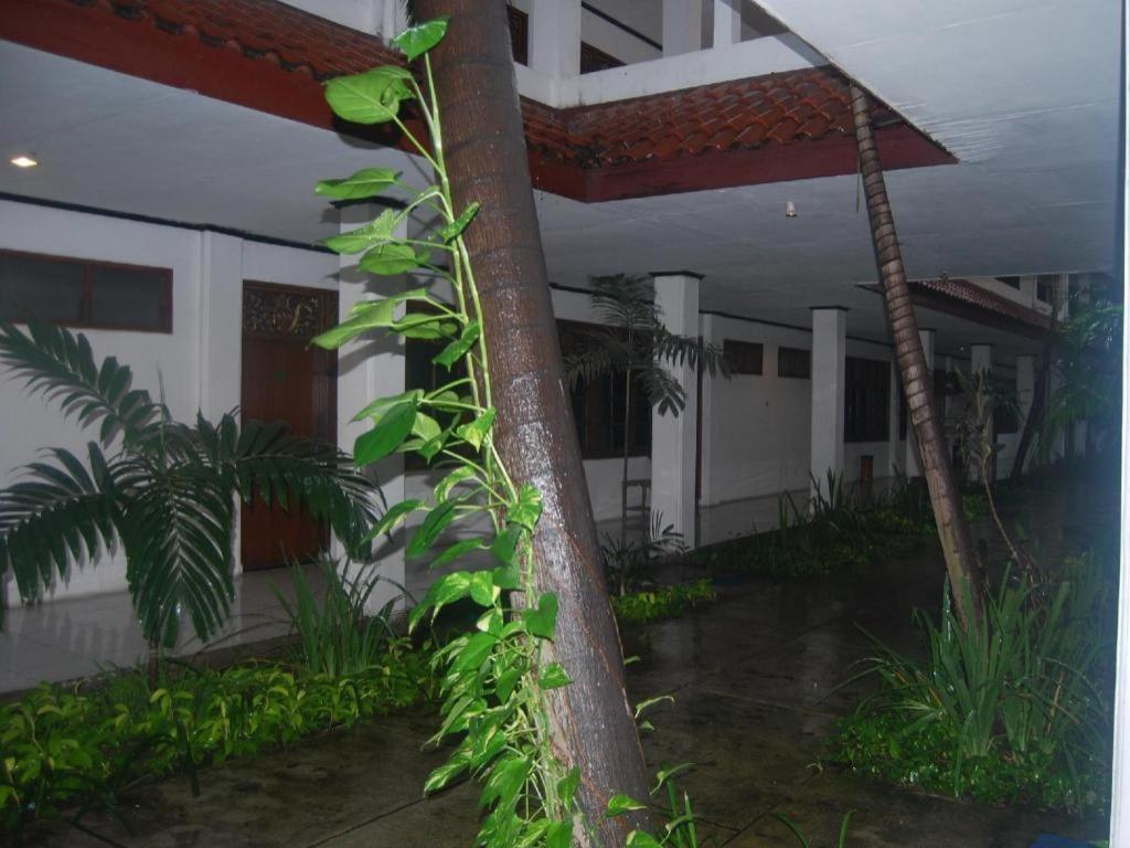 Sadinah Sahid Josodipuro Hotel Colomadu Buitenkant foto