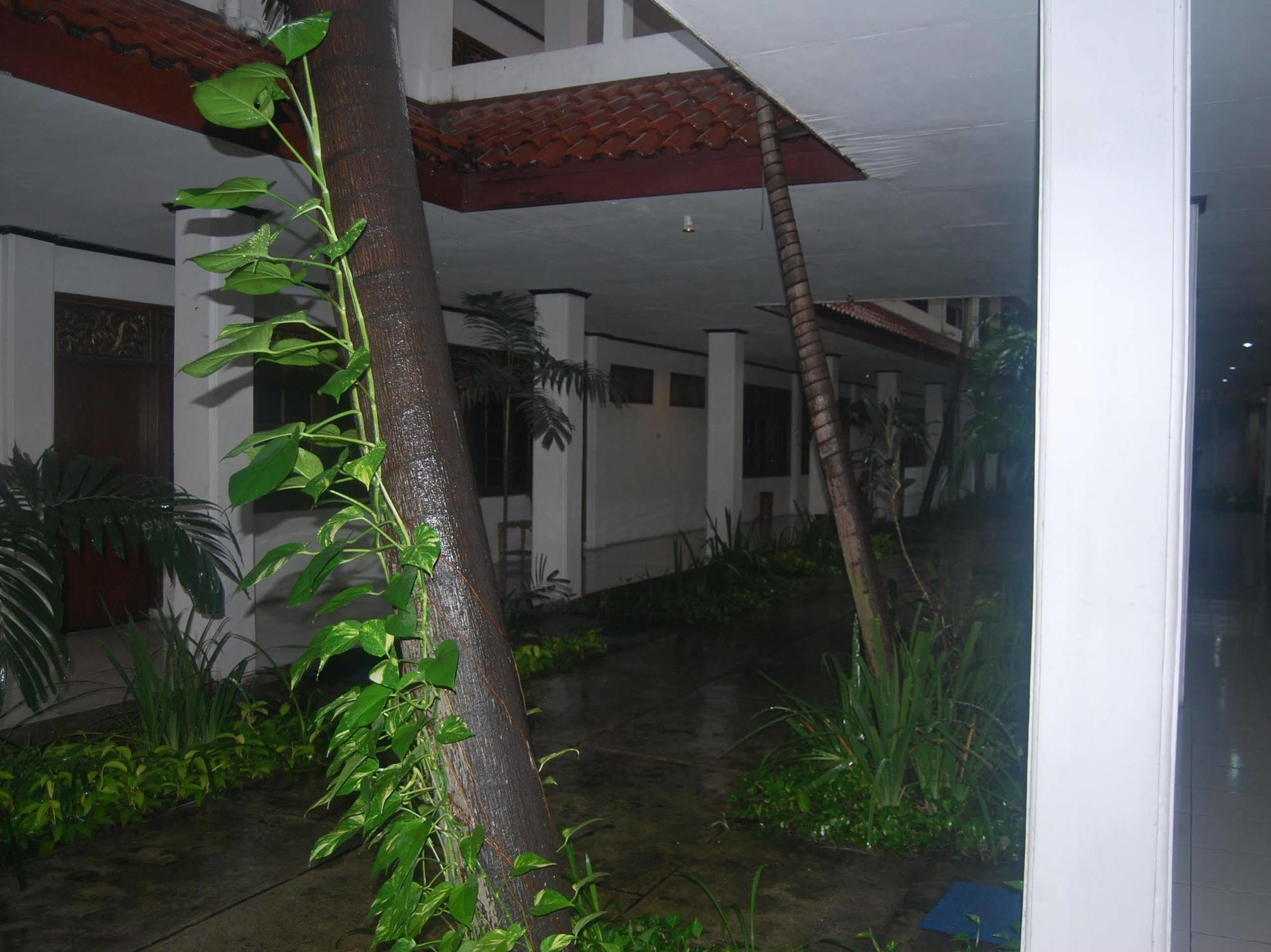 Sadinah Sahid Josodipuro Hotel Colomadu Buitenkant foto