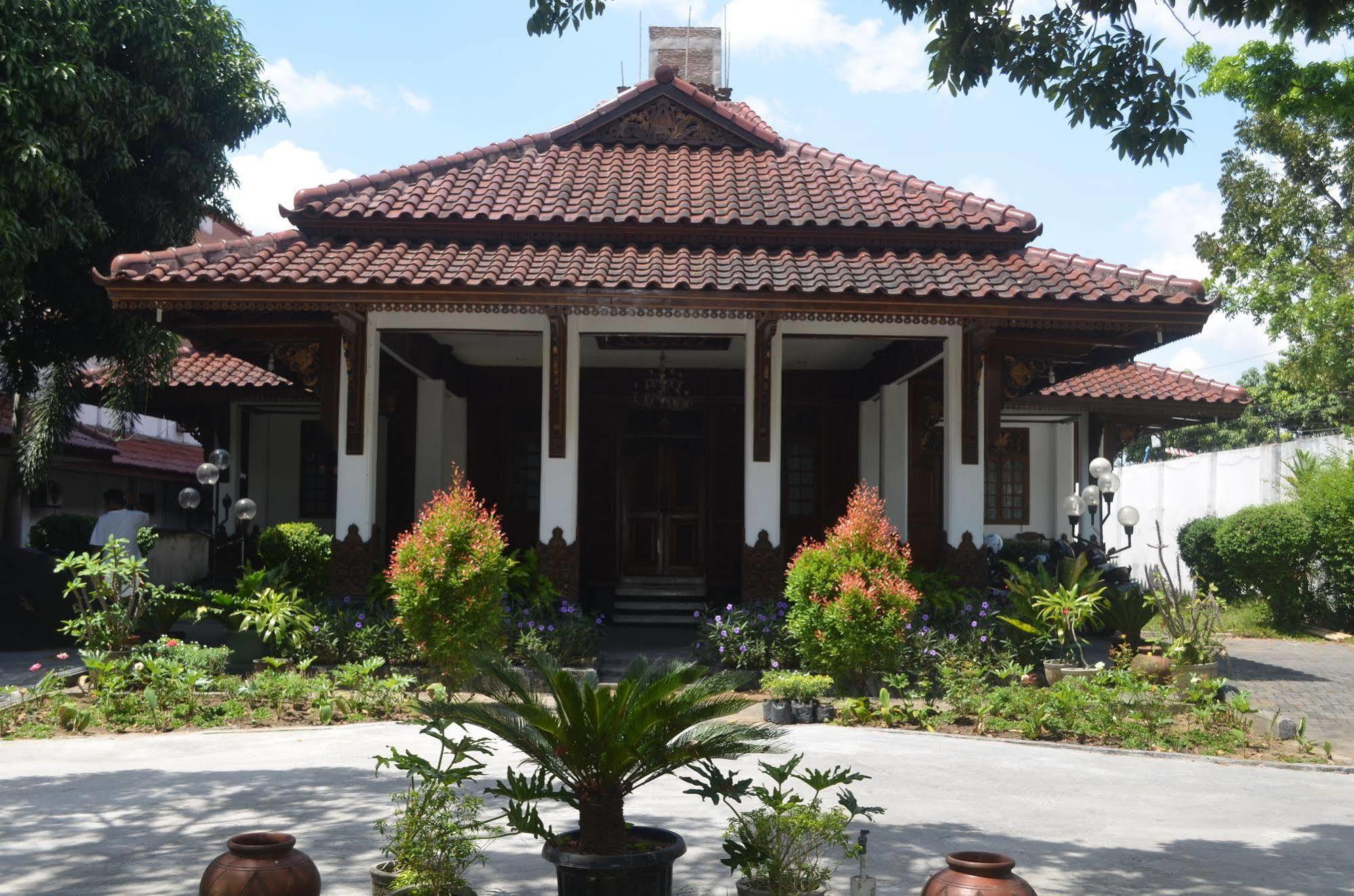 Sadinah Sahid Josodipuro Hotel Colomadu Buitenkant foto