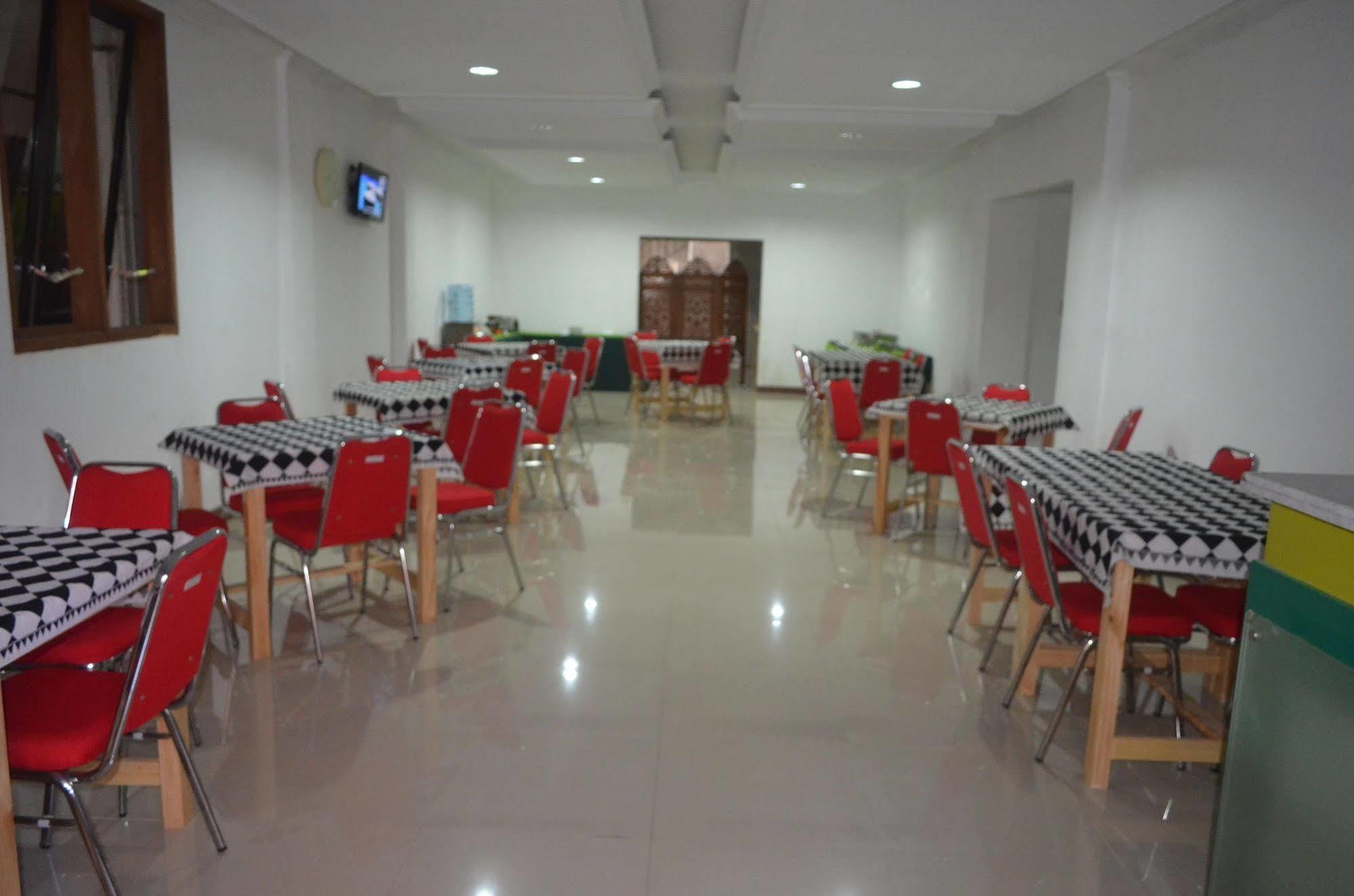 Sadinah Sahid Josodipuro Hotel Colomadu Buitenkant foto