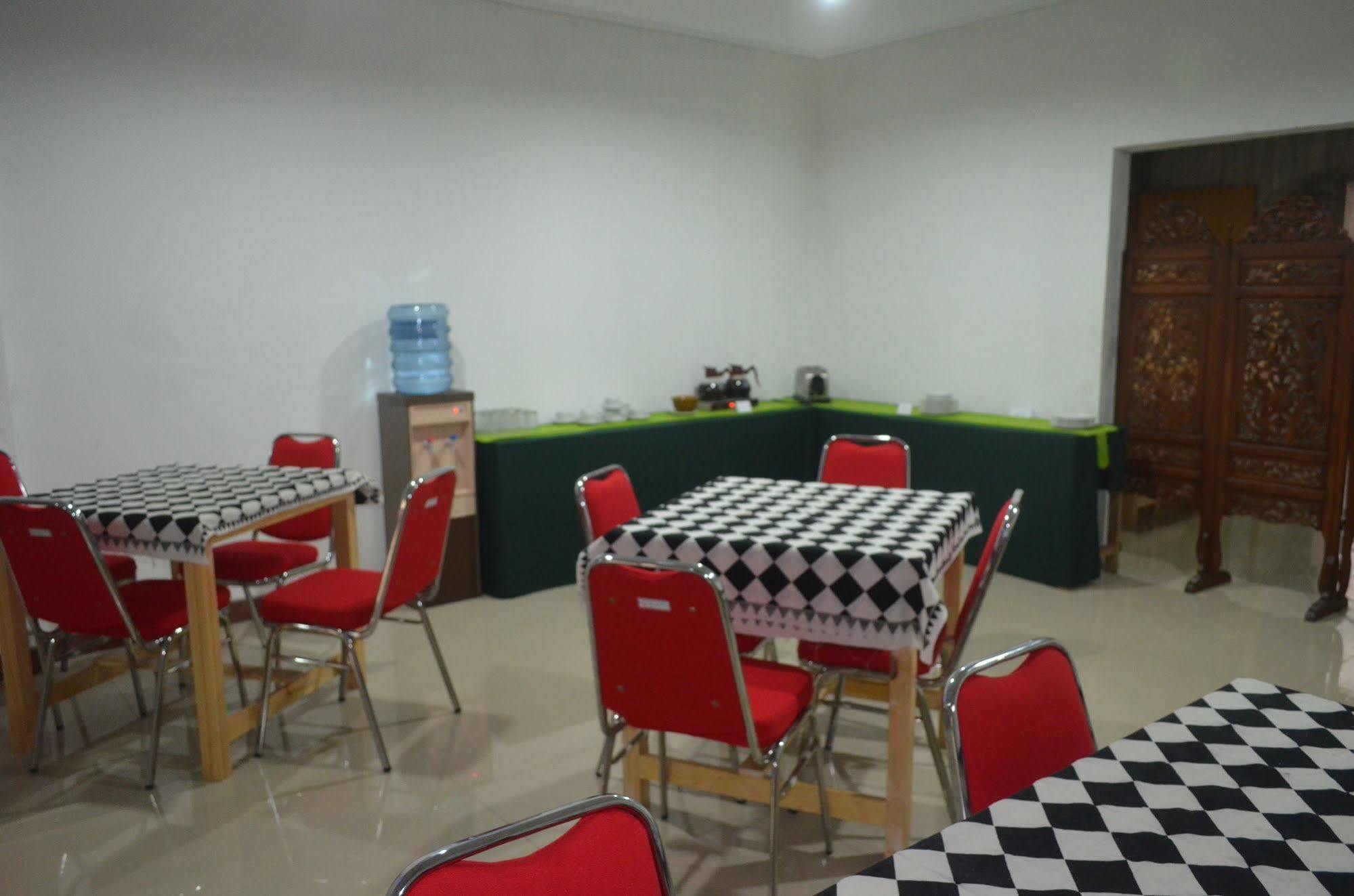Sadinah Sahid Josodipuro Hotel Colomadu Buitenkant foto