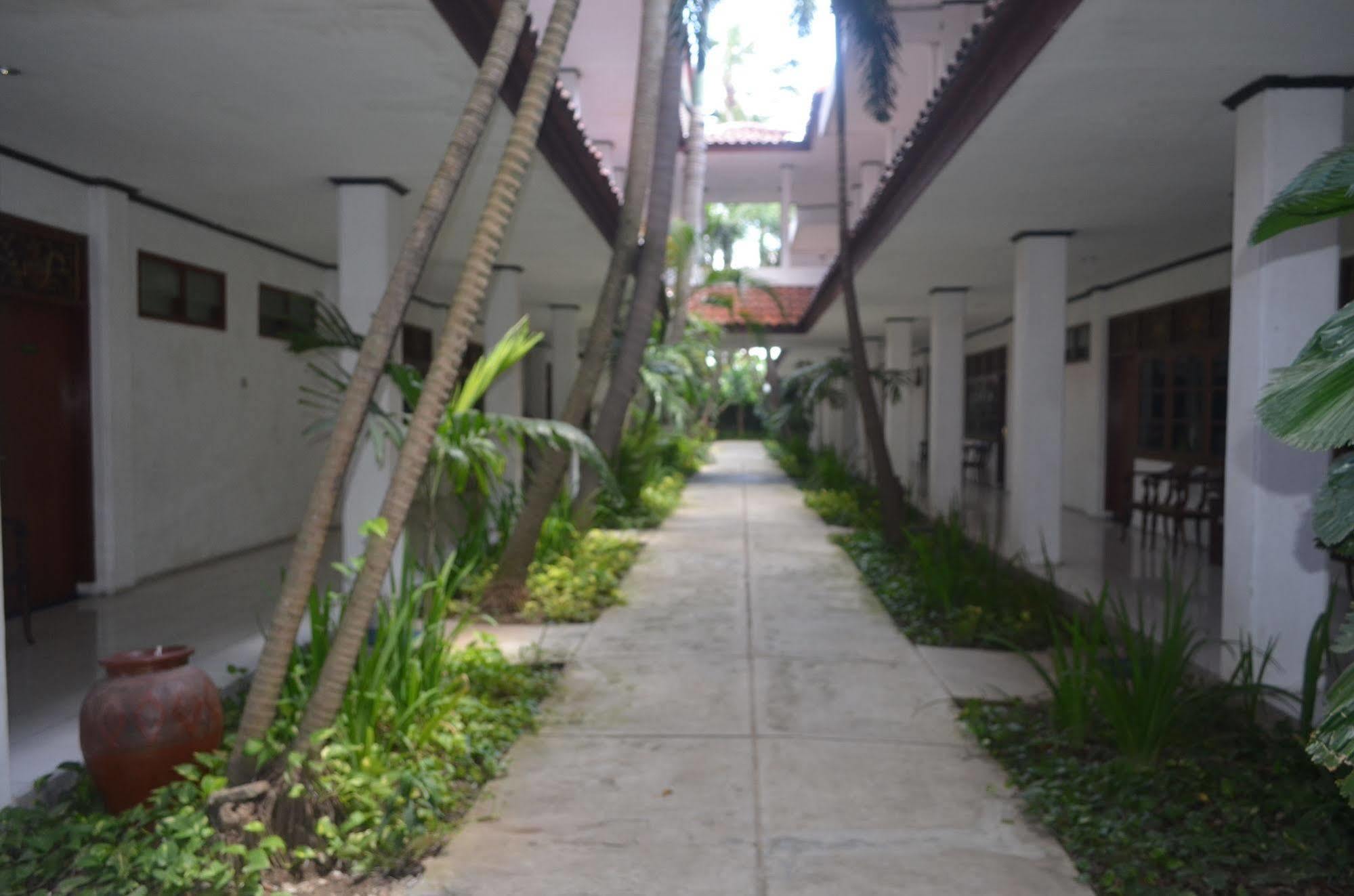 Sadinah Sahid Josodipuro Hotel Colomadu Buitenkant foto