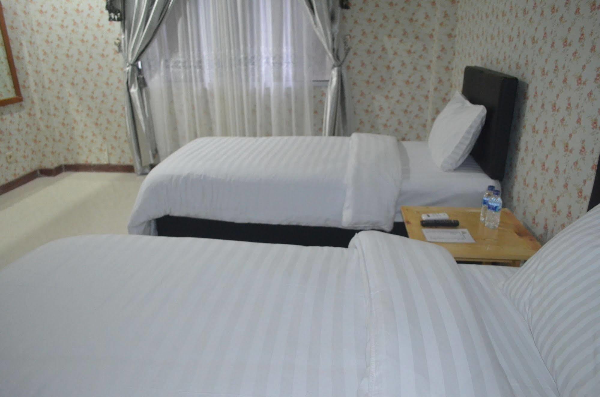 Sadinah Sahid Josodipuro Hotel Colomadu Buitenkant foto
